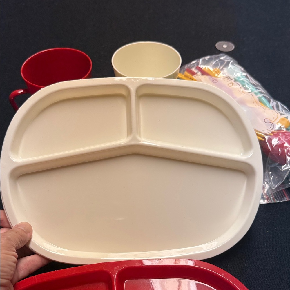 Colorful Plastic Dinnerware Set - Picture 5 of 15